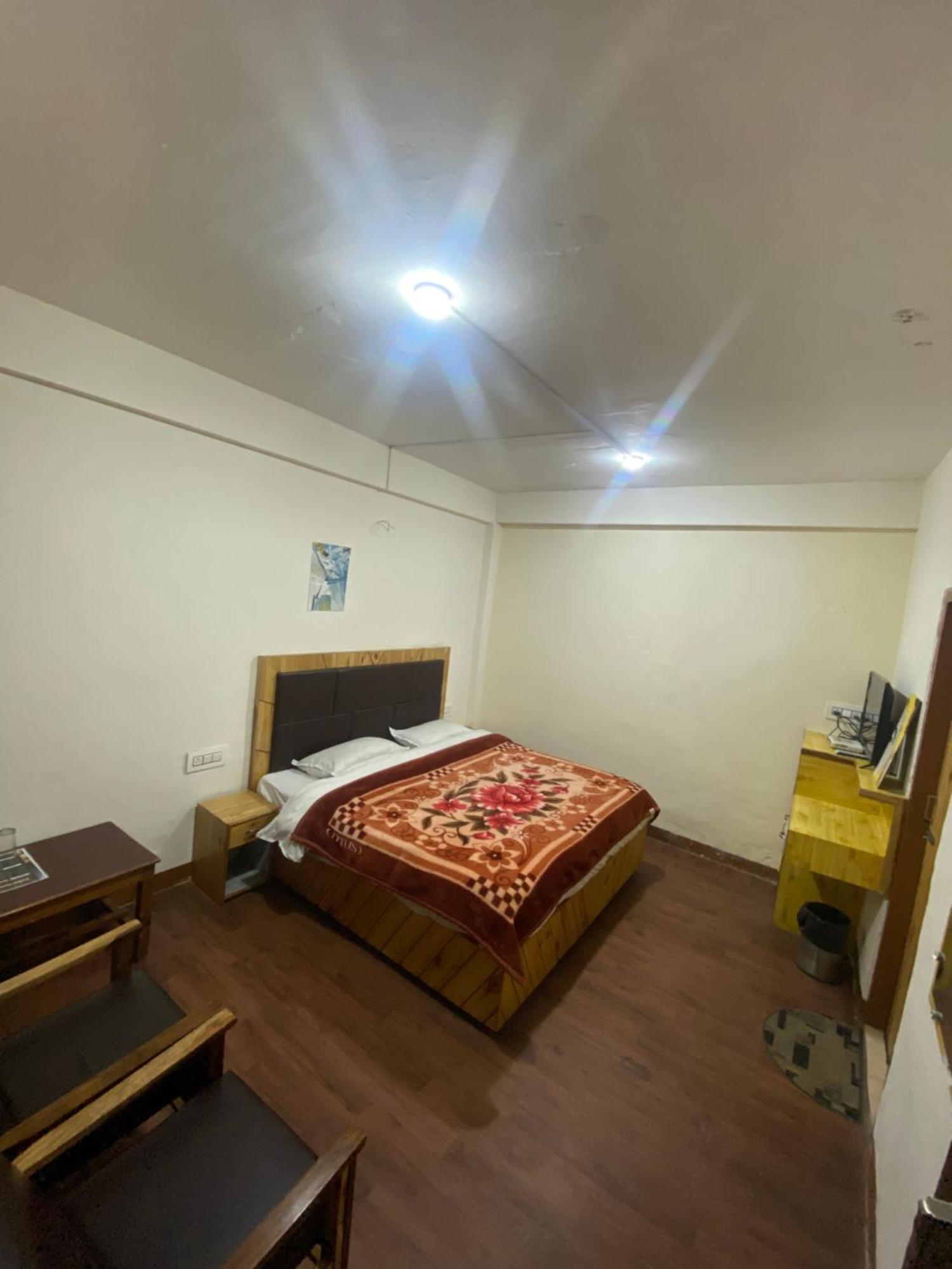 The Prasher Lodge Mall Road Manali Luaran gambar