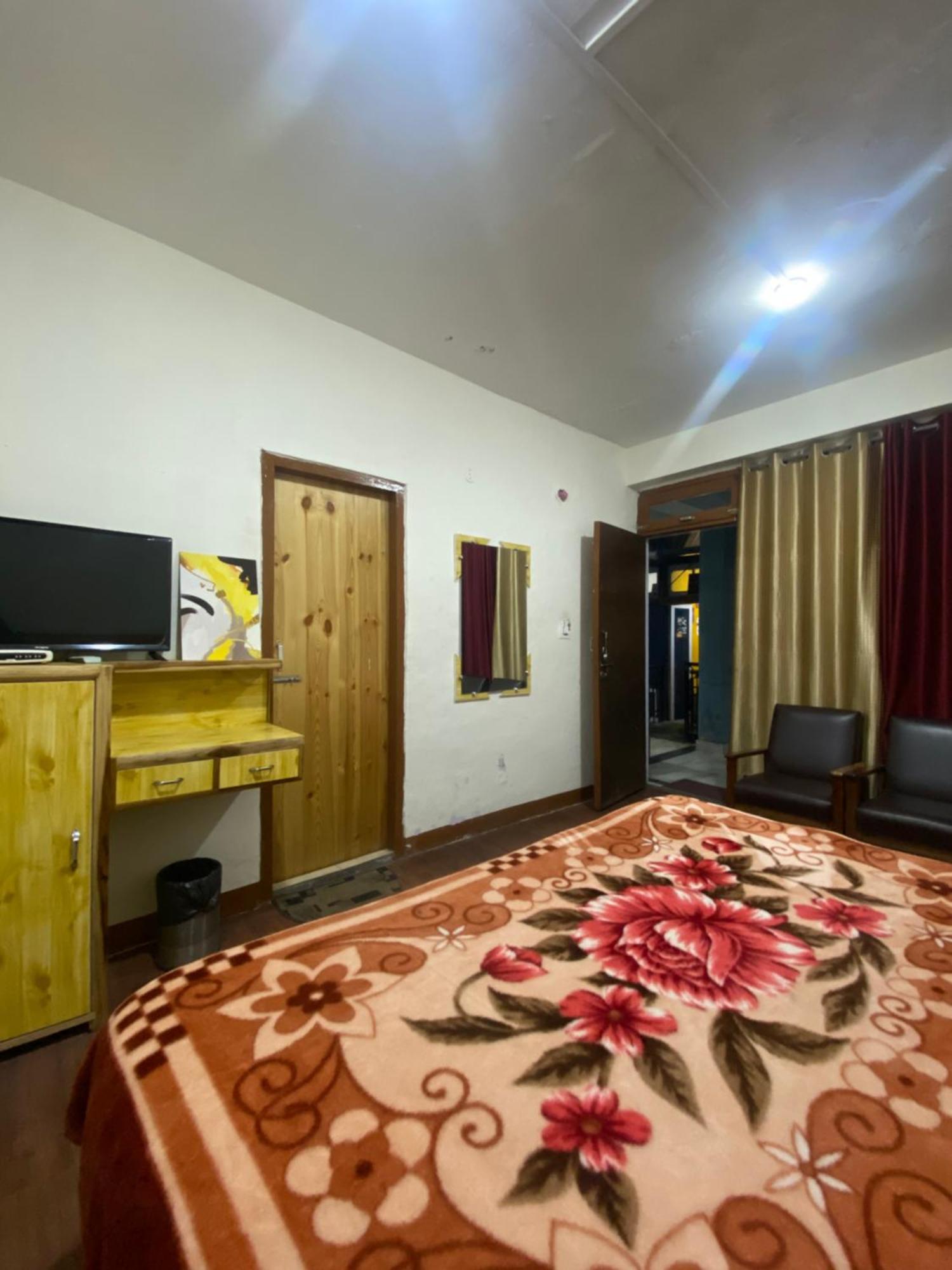 The Prasher Lodge Mall Road Manali Luaran gambar